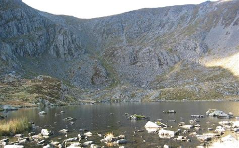 Ffynnon Lloer Below Pen Yr Ole Wen © David Crocker Geograph Britain