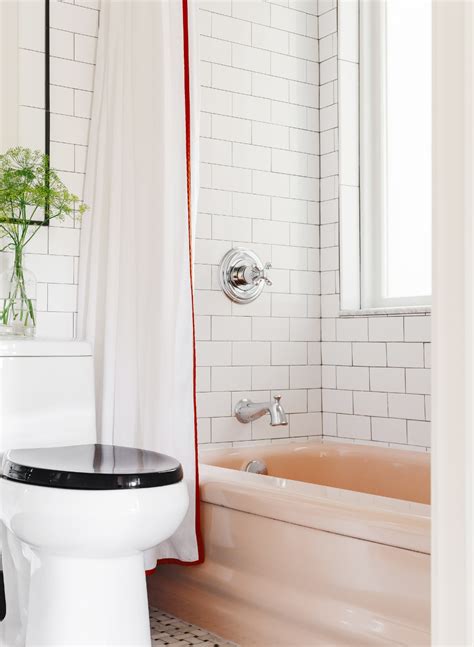 Bathtub reglazing cost is expensive but you would be surprised. Can you Reglaze a Pink Bathtub? | Pink bathtub, Bathroom ...