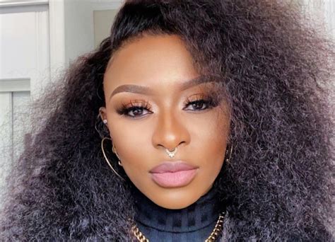 Dj Zinhle Fans Defend Her Against Troll Dragging Her No Makeup Look