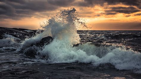 Waves Crashing Against The Rocks Hd Wallpaper Background Image 1920x1080 Id906518