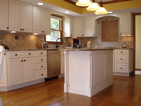 Great kitchen ideas and designs always include remarkable cabinetry. 15 Kitchen Remodeling Ideas, Designs & Photos - TheyDesign.net - TheyDesign.net