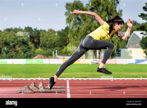 Female Sprinter Hi Res Stock Photography And Images Alamy