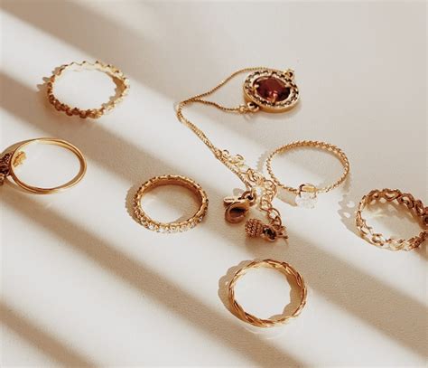 Here S Why Jewels Are A Perfect Gift For A Woman In Your Life Alldaychic