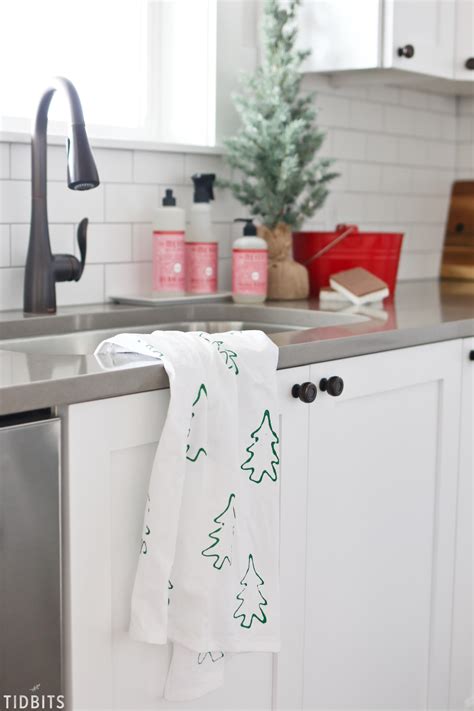 Cookie Cutter Stamped Christmas Tea Towels Tidbits