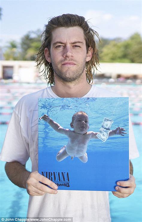 Nirvana's nevermind album cover depicting spencer elden. O bebê cresceu - agora com 25 anos, ele recria a foto da ...