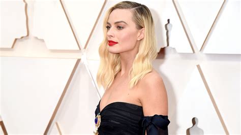 Heres Why Margot Robbie Carries This Crystal With Her