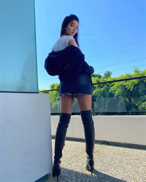 yovanna ventura poses braless 7 photos thefappening