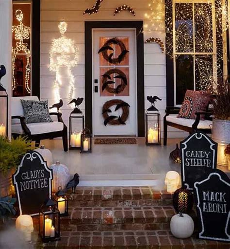 33 Amazingly Creative Halloween Front Door Decorating Ideas