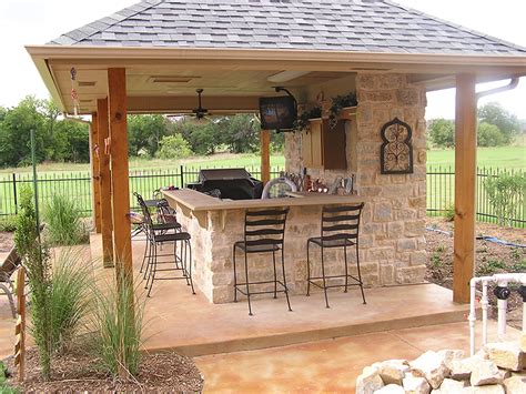 Some griddles can be expensive, but there's no need to spend a fortune. Outdoor Kitchens - Fort Worth - Outdoor Fire Place - Dallas - Poolside Kitchen