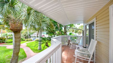 Tropical Breeze Resort On Siesta Key In Sarasota Fl 941 349 1