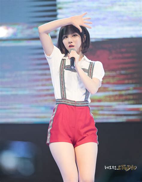 20 Moments Curvy Goddess Gfriend Eunhas Thick Thighs Defied K Pop