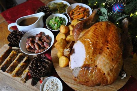 Every christmas celebration features a few standards: Traditional English Christmas Dinner Recipes : 20 Recipes ...