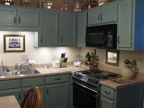 I find myself really inspired by kitchen cabinets with white uppers and varying shades of lower colors. Pin on Annie Sloan - Love it!!