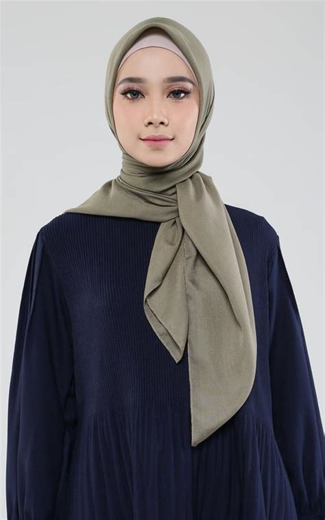 Baju Hitam Putih Cocok Dengan Jilbab Warna Apa 50 Inspirasi Ootd Hitam Putih Terbaru Kekinian