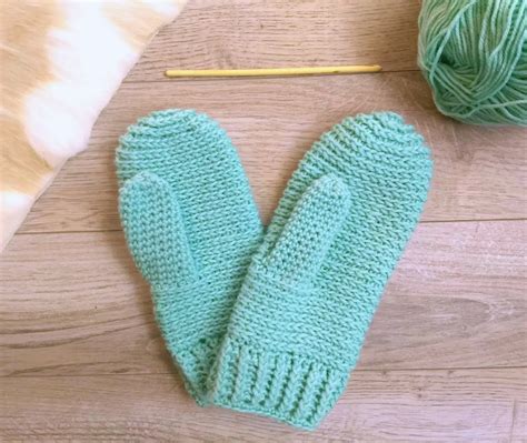 8 Free Crochet Mitten Patterns For Beginner Crocheters