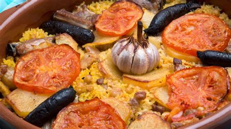 El arroz al horno (arròs al forn en valenciano) es un plato típico de la comunidad valenciana. Cómo preparar Arroz al horno una forma muy deliciosa de ...