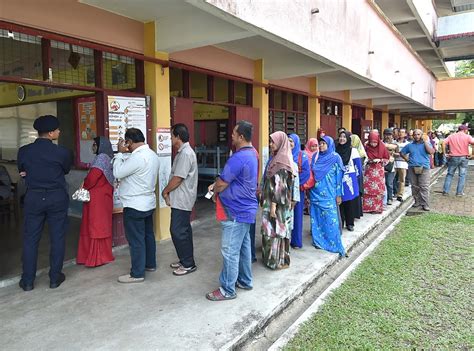 Tarikh pru 14 ini diumumkan oleh spr sejurus selepas beberapa berita gembira yang telah majikan boleh di denda dan di penjara jika tidak benarkan pekerja mengundi pada pru 14 2018 ini? PRU14 : Hampir 50 Peratus Keluar Mengundi Sehingga ...