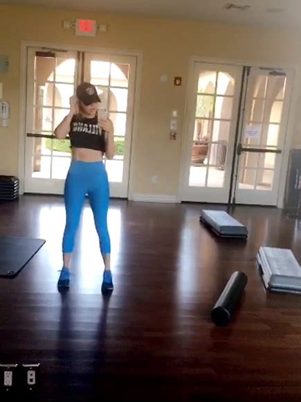 Khloe Kardashian Shows How She Got Her New Body At The Gym