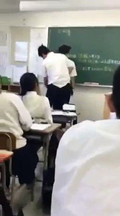 Un L Ve Japonais Frappe Son Professeur Car Il Lui A Confisqu Sa