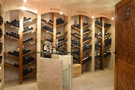 Pour des caves à vin humides, il est conseillé de choisir les étagères à vin en panneau mdf, car ils se gonflent moins rapidement. La pierre naturelle pour une belle cave a vin - Magasin de ...