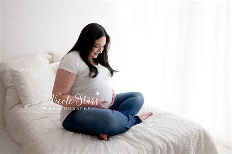 Casual Maternity Portraits With Jeans And A White Tee Saratoga