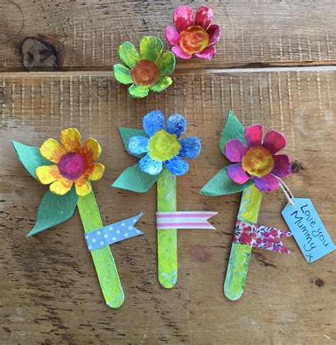 Every night i thank my lucky stars that you're my mom. Mother's Day egg box flowers craft - TTS Inspiration