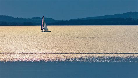 Segelboot Auf Dem Chiemsee Chieming Bild Kaufen 70380912 Lookphotos