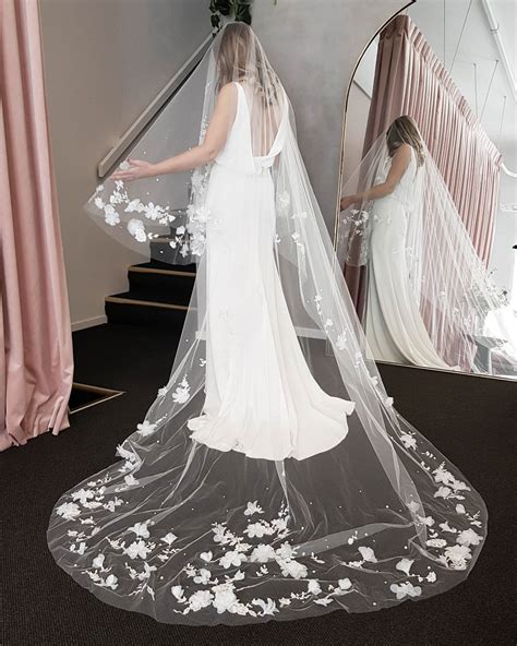 How To Style A Dramatic Wedding Veil Tania Maras