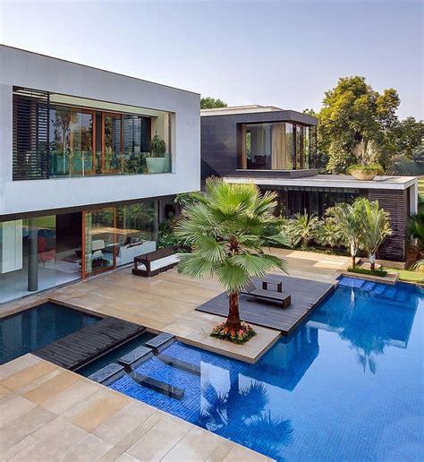 Lavish Contemporary Home In New Delhi Puts Nature Center Stage