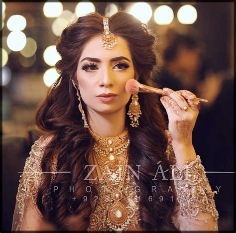 Latest Pakistani Bridal Hairstyles 2020 For Mehndi Barat
