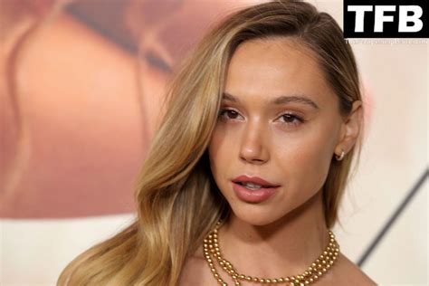 Alexis Ren Flaunts Her Sexy Figure At The Special Screening Of ‘marry