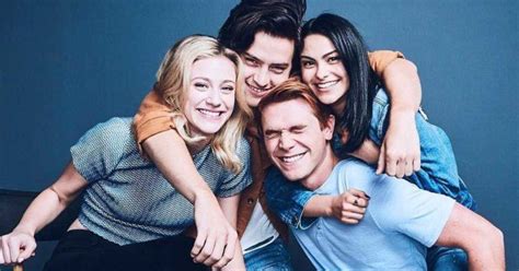 Riverdale is a television series for the cw/netflix, based on characters from archie comics. Riverdale: la quarta serie debutta in autunno