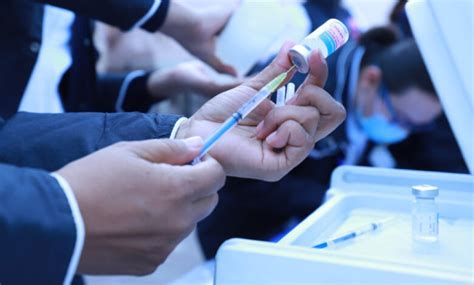 La vacuna fue diseñada por el instituto de biotecnología de beijing y cansino biologics inc. Inicia el viernes la prueba de la vacuna china en la CDMX ...