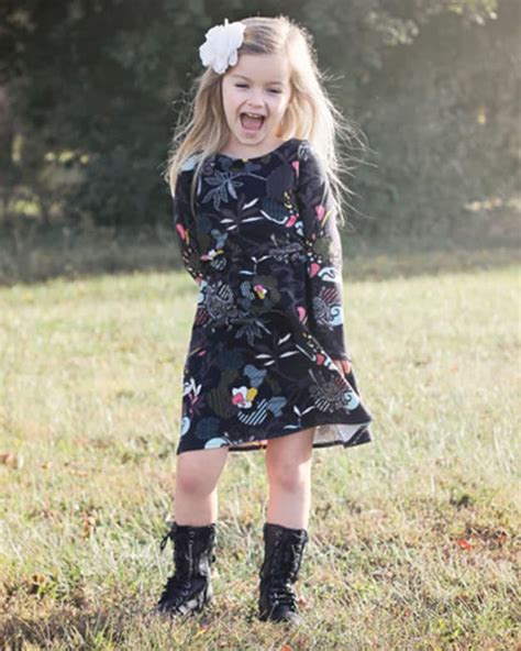 Download these free dress sewing patterns that are easy to customize. Saige's Boatneck Knit Dress | The Simple Life Pattern Company