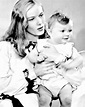 Veronica Lake with her 1st daughter, Elaine, in 1942. | Veronica lake ...
