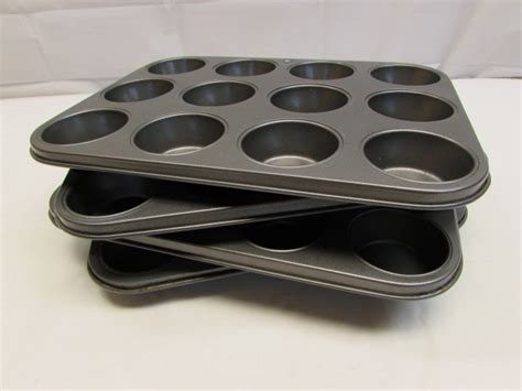 Lot Detail Muffin Tins