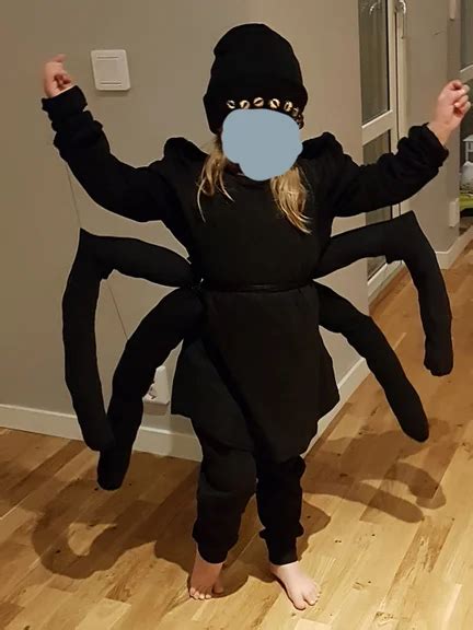 Easy Spider Costume 6 Steps Instructables Spider Halloween Costume