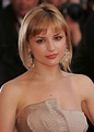 Rachael Leigh Cook Bra Size, Age, Height, Weight, Measurements ...