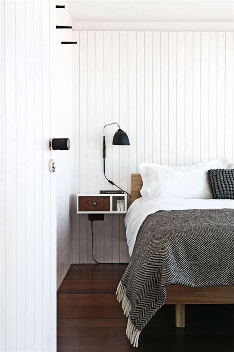 The history of wood wall paneling began in the 16th century in britain and western europe. 20 Modern And Creative Bedroom Design Featuring Wooden ...