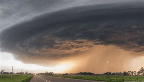 Mesmerising Animated S Of Haunting Supercell Thunderstorms Gizmodo