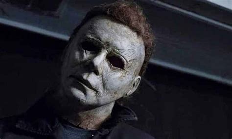 Michael john myers was born in 1963 in scarborough, ontario, to alice e. Halloween Movie Behind The Scenes Photo Reveals Michael ...