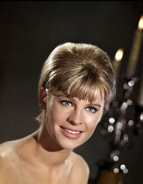 Icon Of The ‘swinging Sixties 35 Gorgeous Photos Of Julie Christie In