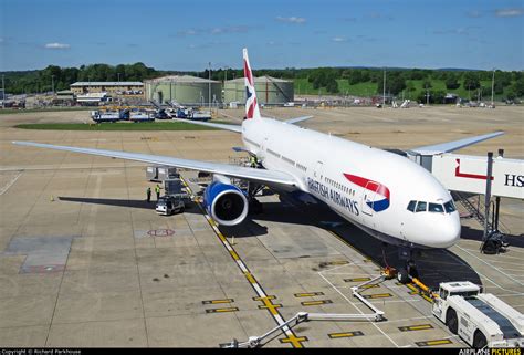G Ymms British Airways Boeing 777 200 At London Gatwick Photo Id