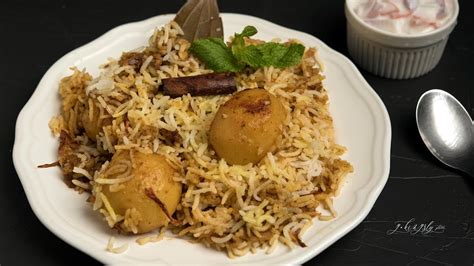 Aloo Dum Biryani Potato Biryani In Clay Pot Manchatti Kitchen Youtube