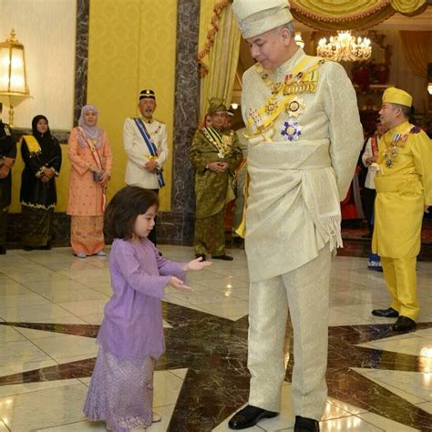 Raja nazira is on facebook. Fairy Lilly Pink Putih: Anakanda DYMM Sultan Nazrin dan ...