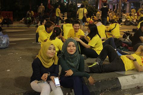 That is exactly how our politicians view singapore. Bersih 4: Kerana kaum, tak nampak hadirnya ratusan ribu ...