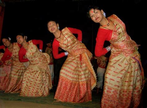 Bihu Dance Of Assam India They Are Performing Bihu Danc Flickr
