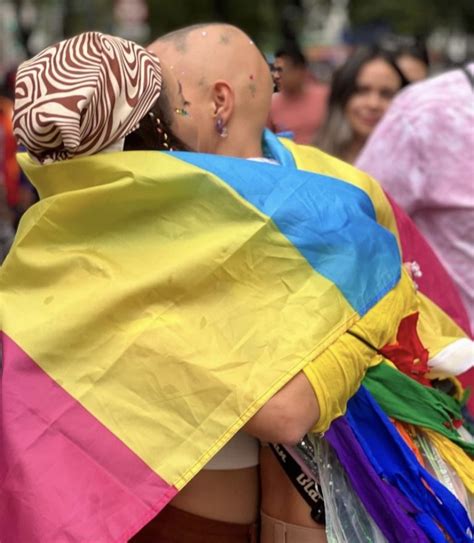 La novia de la hija de Raúl Araiza es modelo y lucha contra la alopecia