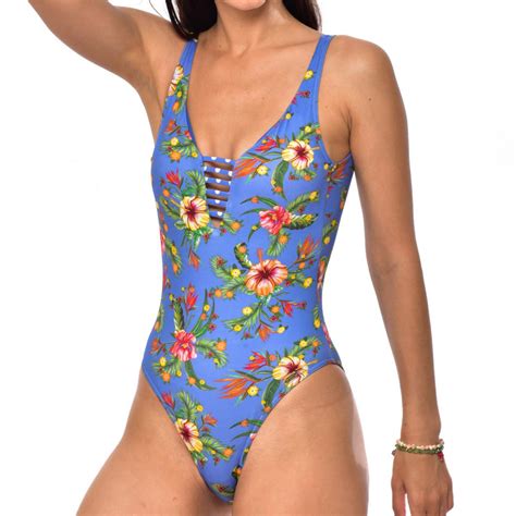 Banana moon est une marque californienne spécialisée dans les maillots de bain femme, homme et enfant, beachwear et surfwear. Maillot de bain une pièce bleu Banana Moon - Lemon Curve