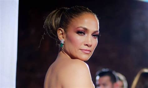 Jennifer Lopez Shares Rare Photo With Lookalike Sister Lynda Jennifer Lopez Rare Photos Look